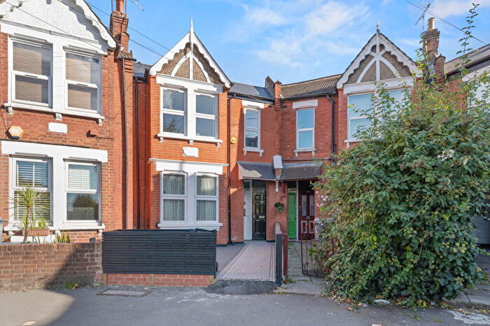 3 Bedroom Flat For Sale In Deacon Road, NW2