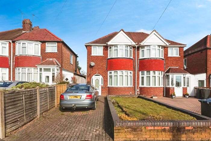 3 Bedroom Semi-Detached House For Sale In Quinton Road West, Quinton, Birmingham, B32