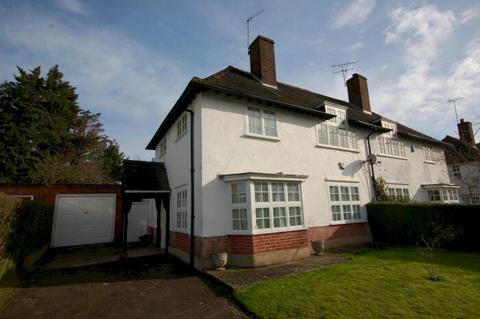 3 Bedroom Semi-Detached House To Rent In Brookland Rise, London, NW11