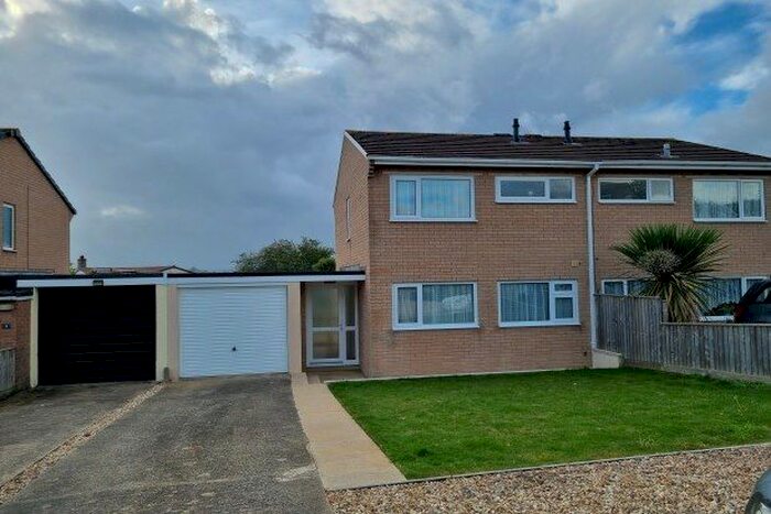 2 Bedroom Property To Rent In Warecroft Road, Newton Abbot, TQ12