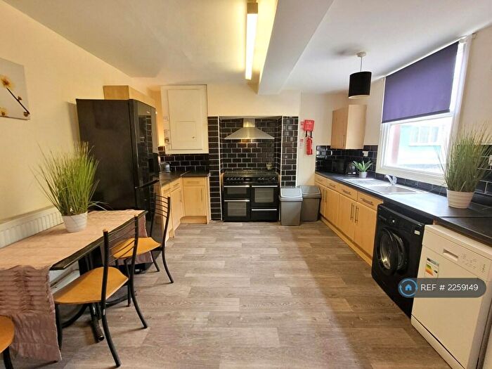 7 Bedroom End Of Terrace House To Rent In Hanover Square, Sheffield, S3