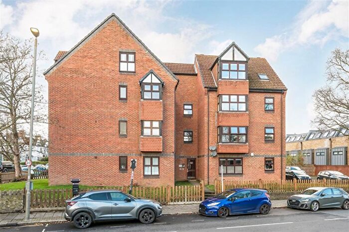 1 Bedroom Flat To Rent In Devonshire Court, London, SW12