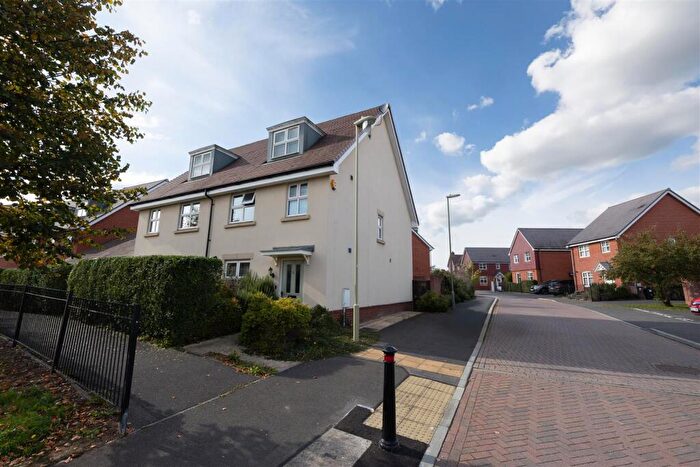 3 Bedroom Semi-Detached House For Sale In Stratford Road, Andover, SP11