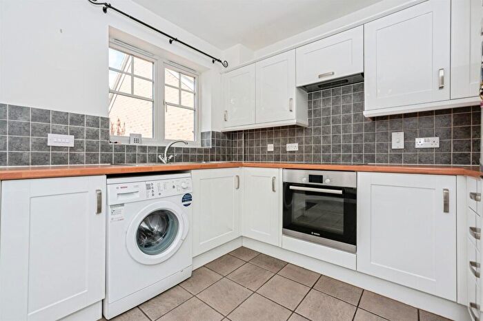 2 Bedroom Semi-Detached House For Sale In Newburgh Road, Grays, RM17