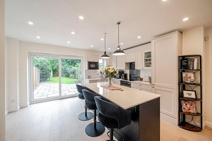 3 Bedroom Semi Detached House For Sale In Dering Road, Croydon, CR0