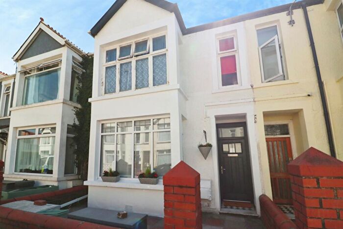 2 Bedroom Flat For Sale In Wellfield Avenue, Porthcawl, CF36