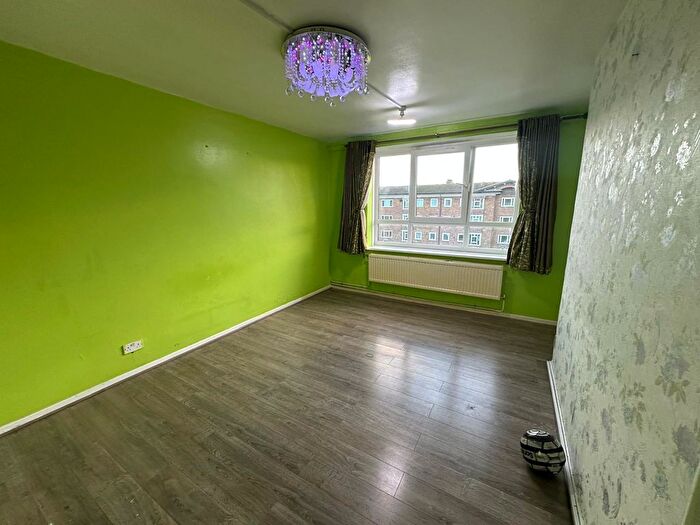 2 Bedroom Flat To Rent In Lea View House, London, E5