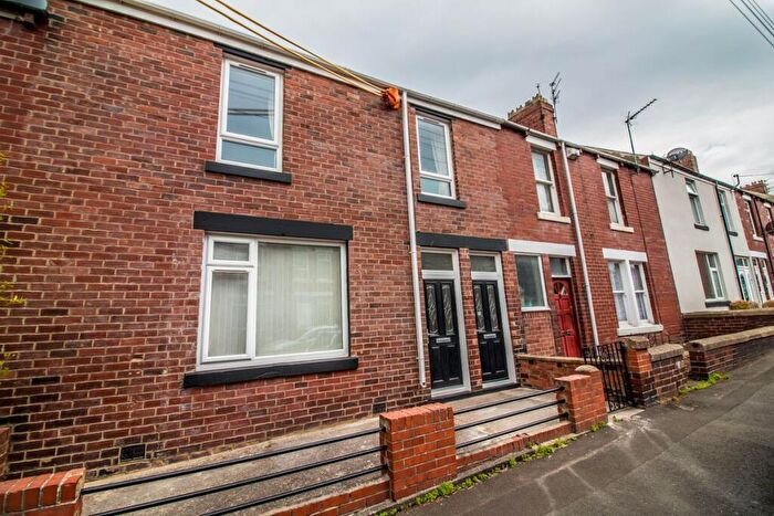 2 Bedroom Flat To Rent In Derwent Terrace, Columbia, Washington, Tyne And Wear, NE38