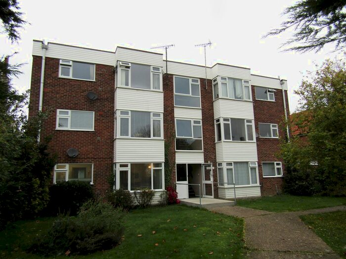 2 Bedroom Flat To Rent In Greenway, Frinton-On-Sea, CO13