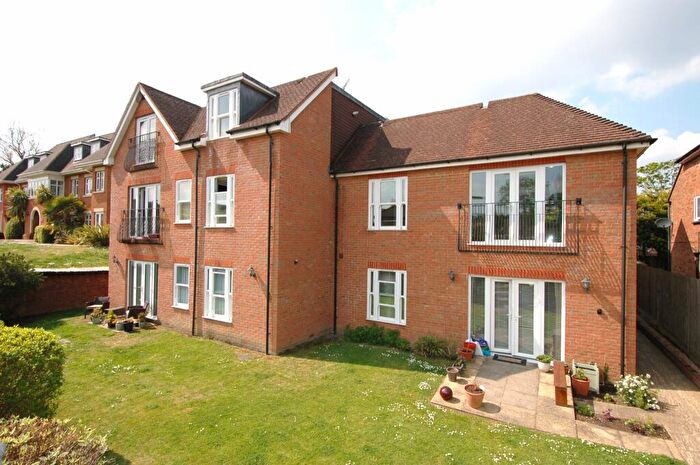 2 Bedroom Flat To Rent In London Road, Bagshot, GU19