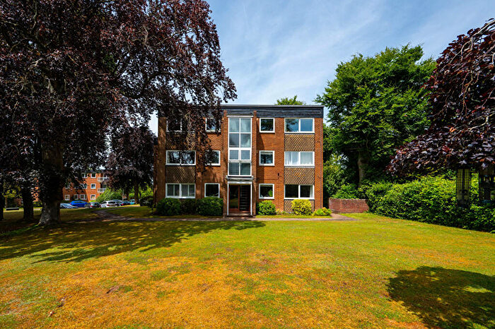 1 Bedroom Flat To Rent In Rosetrees, Guildford, Surrey, , Guildford, GU1