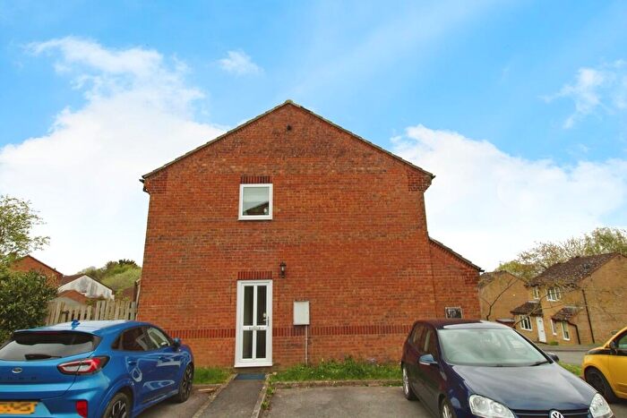 2 Bedroom Flat To Rent In Ramleaze Drive, Salisbury, SP2