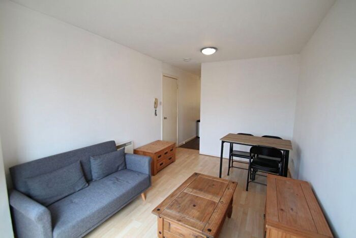 1 Bedroom Flat To Rent In Strathmartine Road, Dundee, DD3