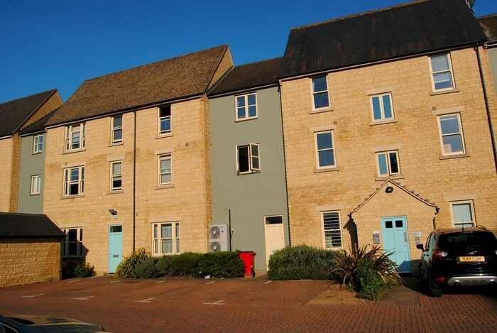 2 Bedroom Flat To Rent In Mill Walk, Witney, Oxon, OX28