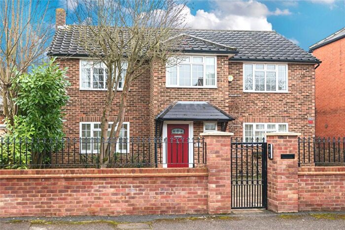 4 Bedroom Detached House To Rent In Burwood Park Road, Walton On Thames, KT12