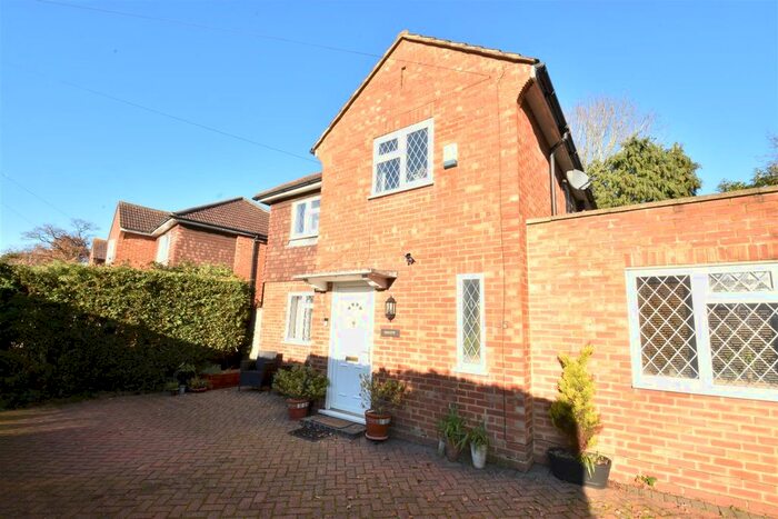 3 Bedroom Detached House To Rent In Sangers Drive, Horley, RH6