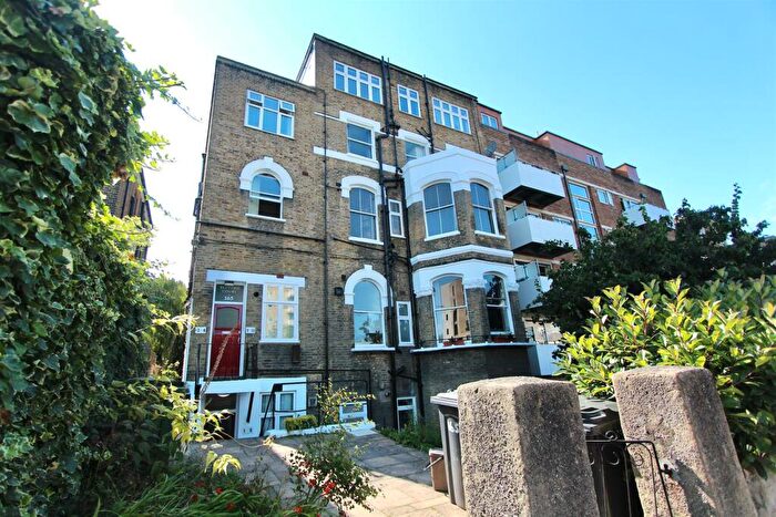 2 Bedroom Flat To Rent In Bedford Court, London, N16