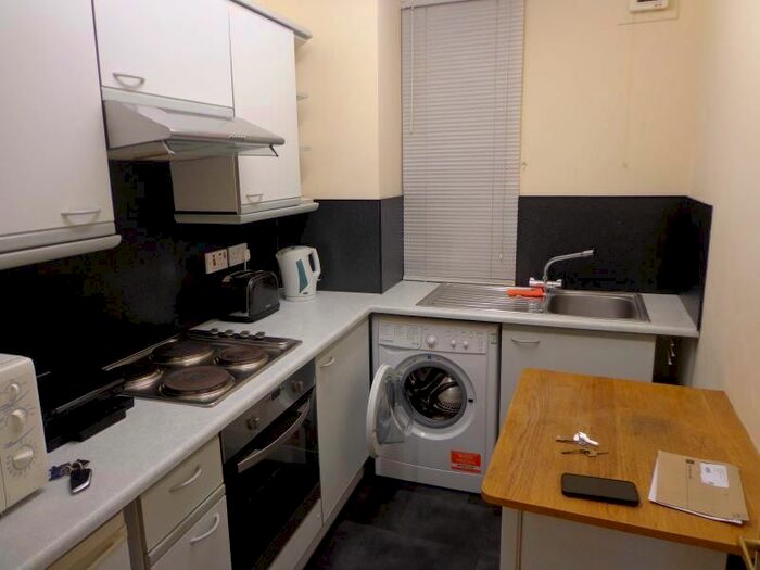 1 Bedroom Flat To Rent In St. Margaret Street, Dunfermline, KY12