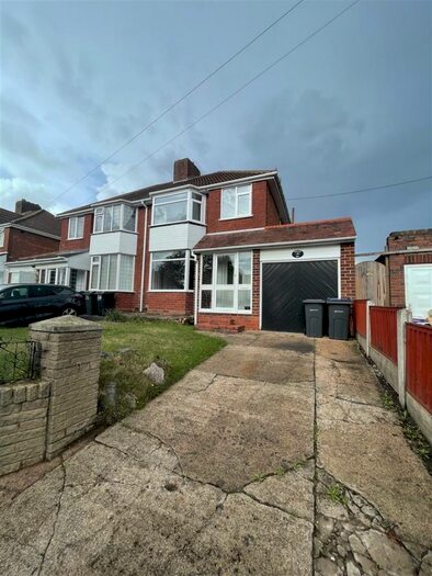 3 Bedroom Semi-Detached House To Rent In Beacon Road, Kingstanding, B44