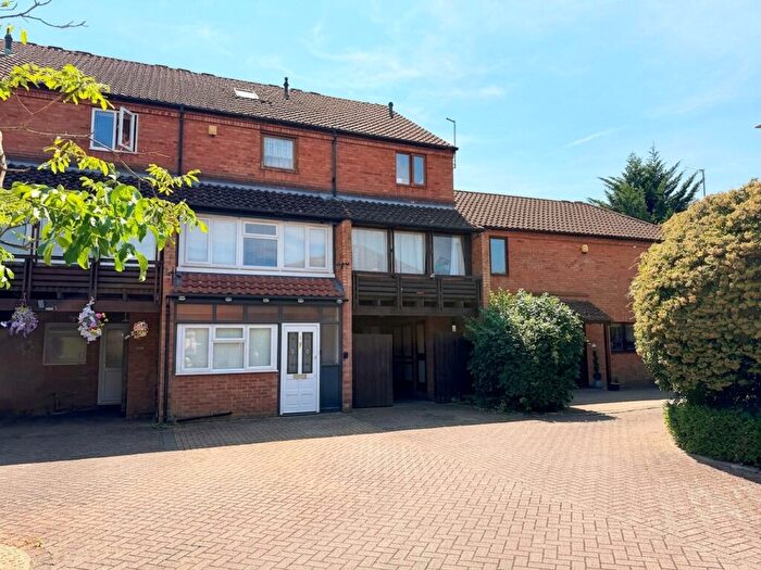 3 Bedroom Property For Sale In Turners Mews, Neath Hill, MK14