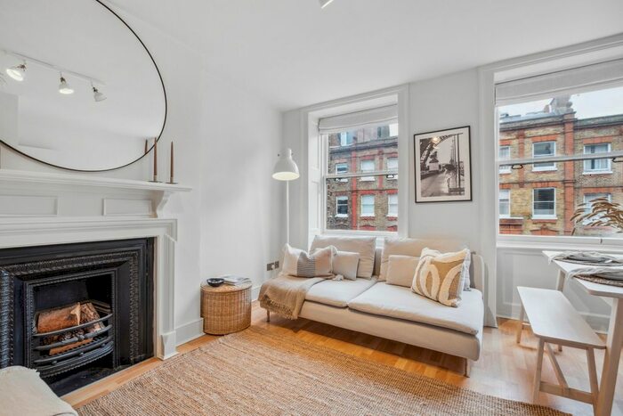 2 Bedroom Flat To Rent In Nottingham Place, Marylebone, W1U