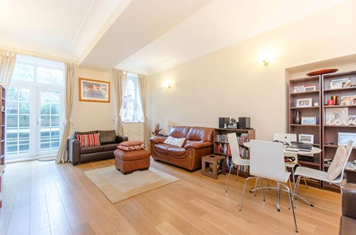 1 Bedroom Flat To Rent In Rosebery Avenue, Finsbury, London, EC1R