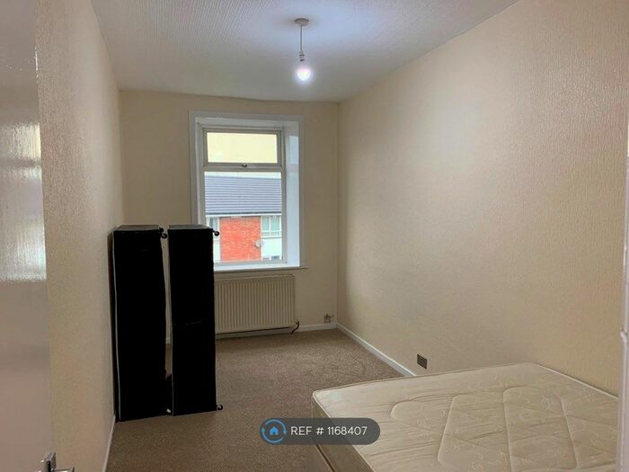 2 Bedroom Flat To Rent In Henry Street, Church, Accrington, BB5