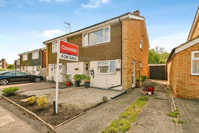 3 Bedroom Semi-Detached House For Sale In The Paddock, Hitchin, SG4