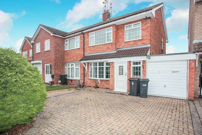 3 Bedroom Semi-Detached House To Rent In Southfield Close, Nuneaton, Warwickshire CV10