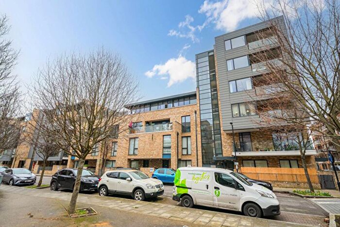 2 Bedroom Semi Detached House For Sale In Boundary Lane, Elephant And Castle, London, SE17