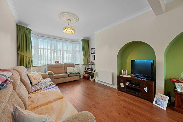 3 Bedroom Terraced House For Sale In North Acton Road, London, NW10