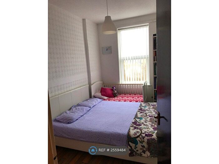 1 Bedroom Flat To Rent In Tower Lane, Leeds, LS12