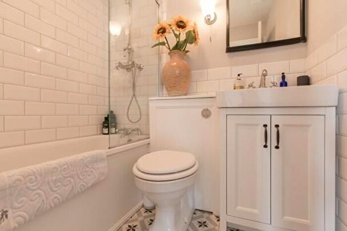 1 Bedroom Flat To Rent In Sinclair Road, London, W14
