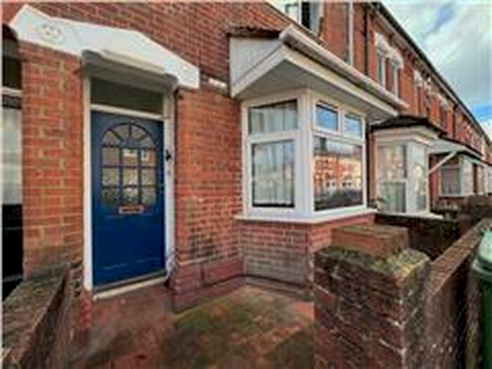 4 Bedroom House To Rent In Milton Road, SO15