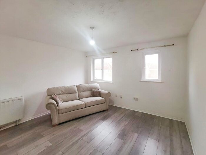 1 Bedroom Flat To Rent In Kiln Way, Badgers Dene, Grays, RM17