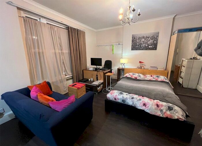 Studio To Rent In Russell Road, London, W14