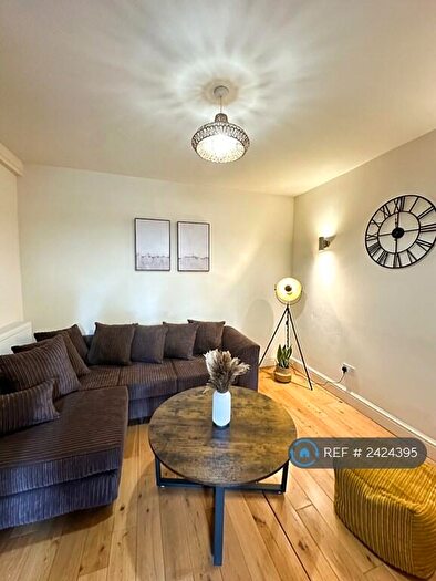 4 Bedroom Flat To Rent In London, London, SE11