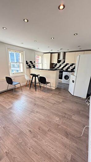 3 Bedroom Flat To Rent In Market Square, Bromley, BR1