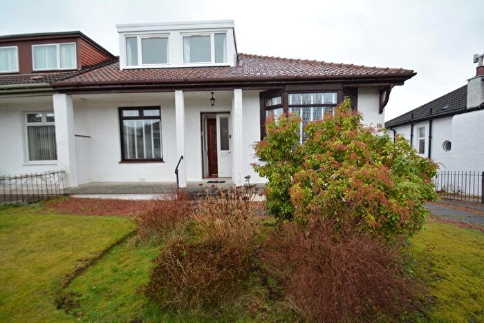 3 Bedroom Semi-Detached Bungalow For Sale In Kingslynn Drive, Glasgow, G44