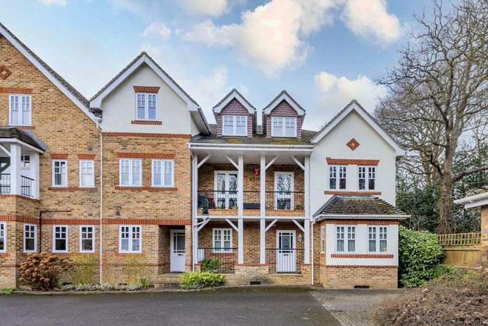 3 Bedroom Flat To Rent In Haven Court, Portsmouth Road, Esher, KT10
