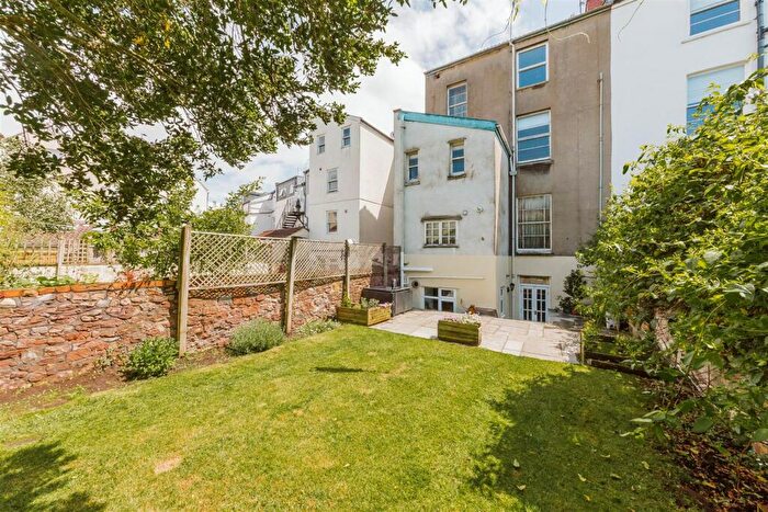 2 Bedroom Flat For Sale In Alma Vale Road | Clifton, BS8