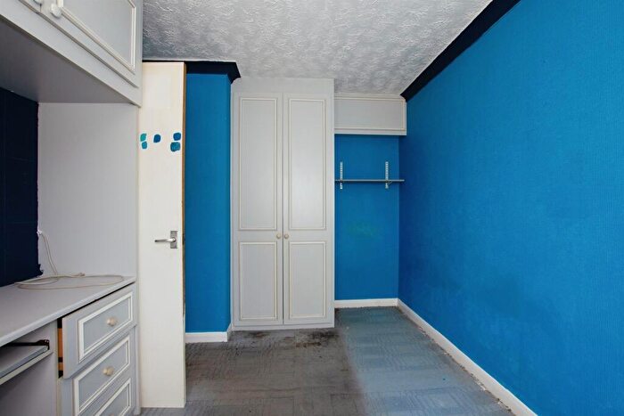 3 Bedroom Semi-Detached House For Sale In Willaston Close, Nottingham, NG6