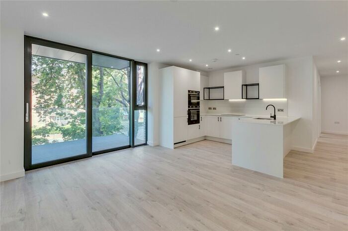 2 Bedroom Flat To Rent In Willowbrook House, Coster Avenue, N4