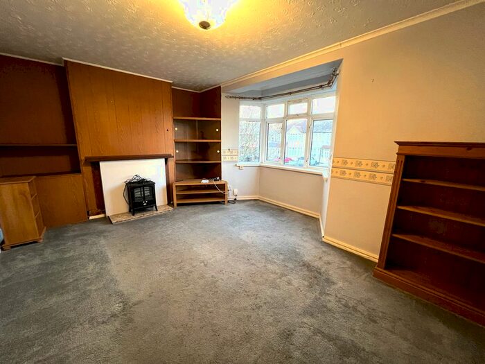 3 Bedroom Flat To Rent In Dagenham Road, Romford, RM7