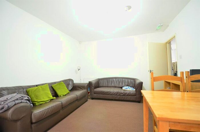 5 Bedroom Semi-Detached House To Rent In Lodgehill Road Selly Oak, Birmingham B29