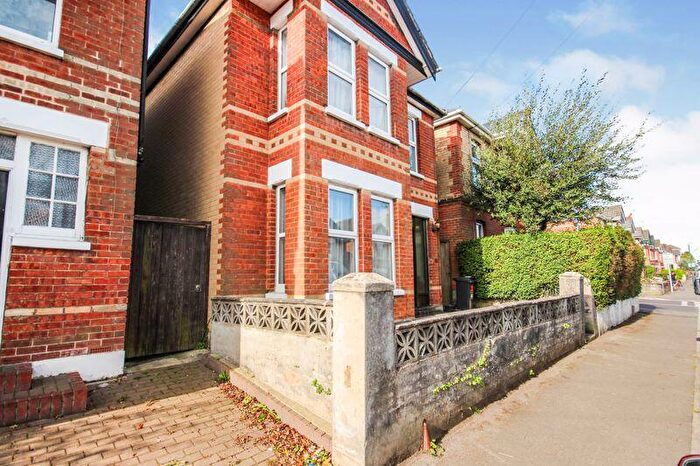 3 Bedroom Detached House To Rent In Detached Four Bedroom Student House, Winton, BH9