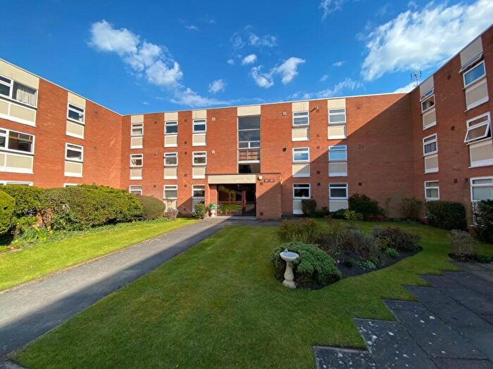 2 Bedroom Flat To Rent In Touchwood Hall Close, Solihull, B91