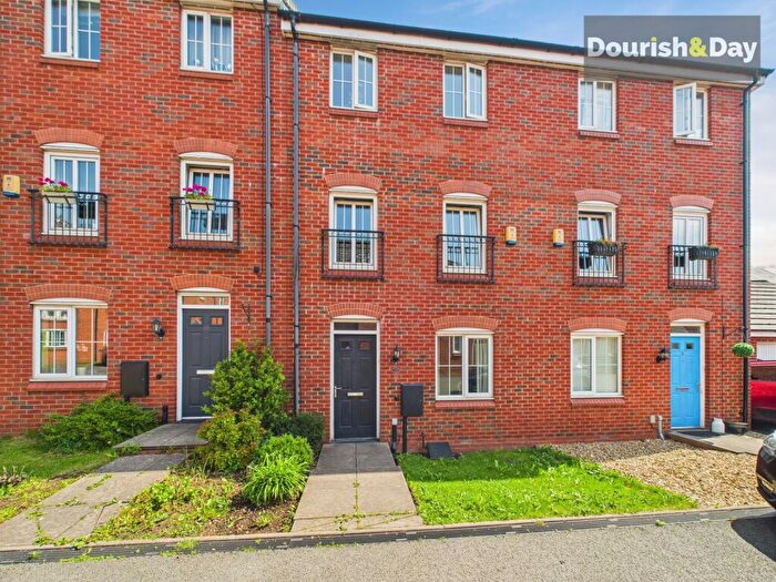 4 Bedroom Terraced House For Sale In Felton Close, Stafford, ST17