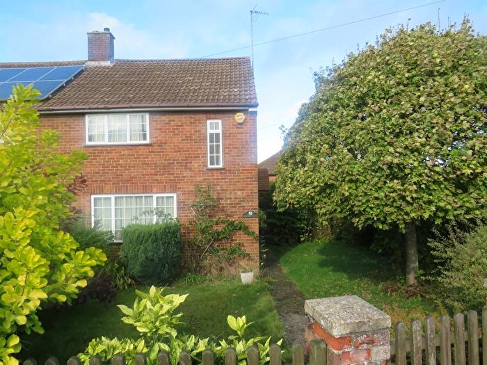 3 Bedroom Property To Rent In Jeans Way, Dunstable, LU5