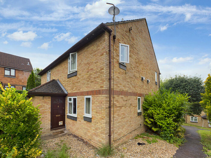 1 Bedroom End Of Terrace House To Rent In Cairnside, High Wycombe, HP13